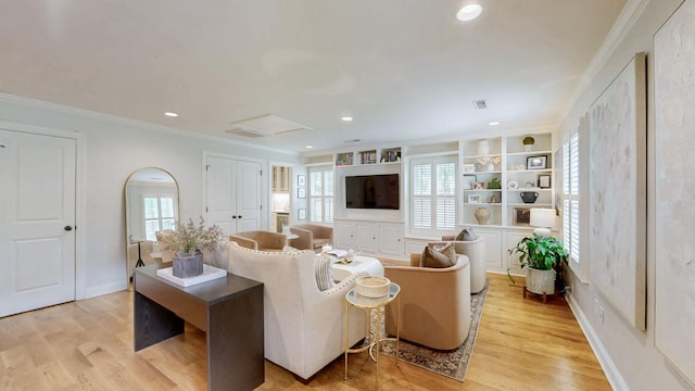 living room featuring ornamental molding, plenty of natural light, light wood finished floors, and recessed lighting
