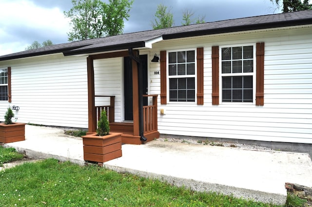 view of front of home featuring a patio