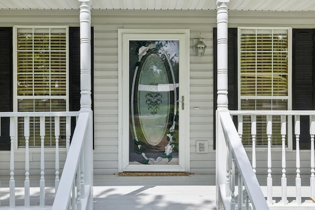entrance to property featuring covered porch
