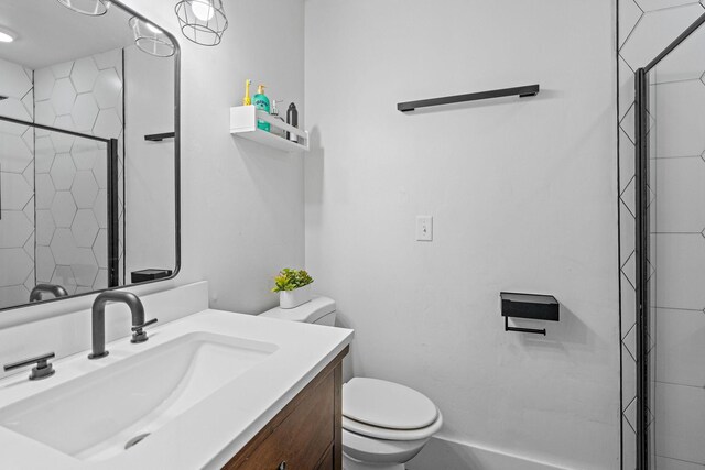 3055 Carters Creek Pike, Franklin, TN 37064 - full bathroom featuring toilet, vanity, and a shower