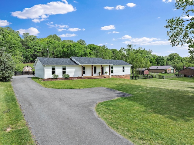 3055 Carters Creek Pike, Franklin, TN 37064 - ranch-style home featuring roof with shingles, a porch, and a gate