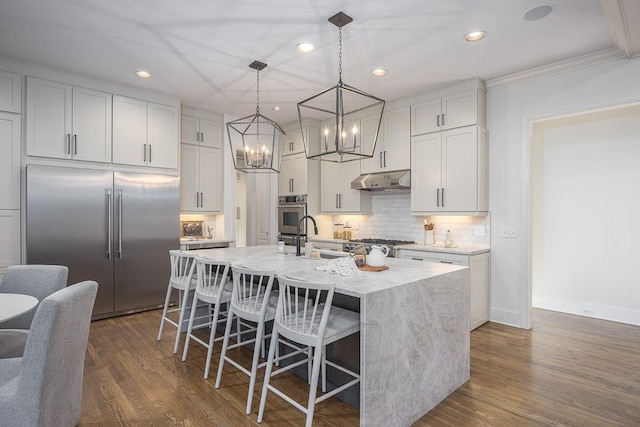 9710 Onyx Ln, Brentwood, TN 37027 - kitchen with a sink, a kitchen island with sink, a chandelier, stainless steel appliances, and a kitchen bar