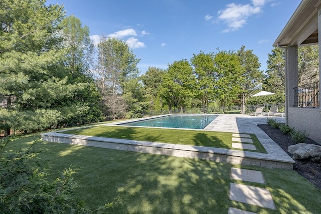 9710 Onyx Ln, Brentwood, TN 37027 - outdoor pool featuring a lawn and fence