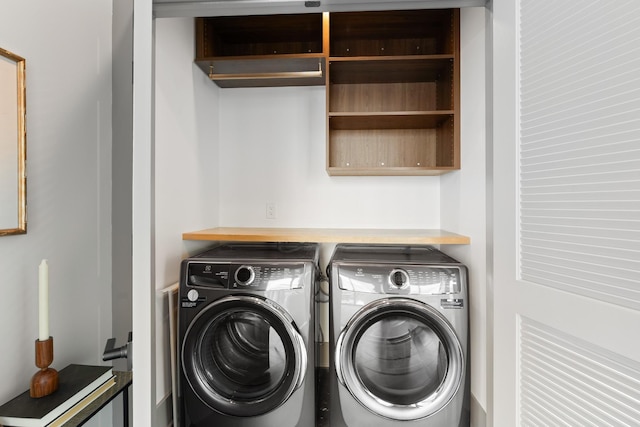 washroom with laundry area and independent washer and dryer