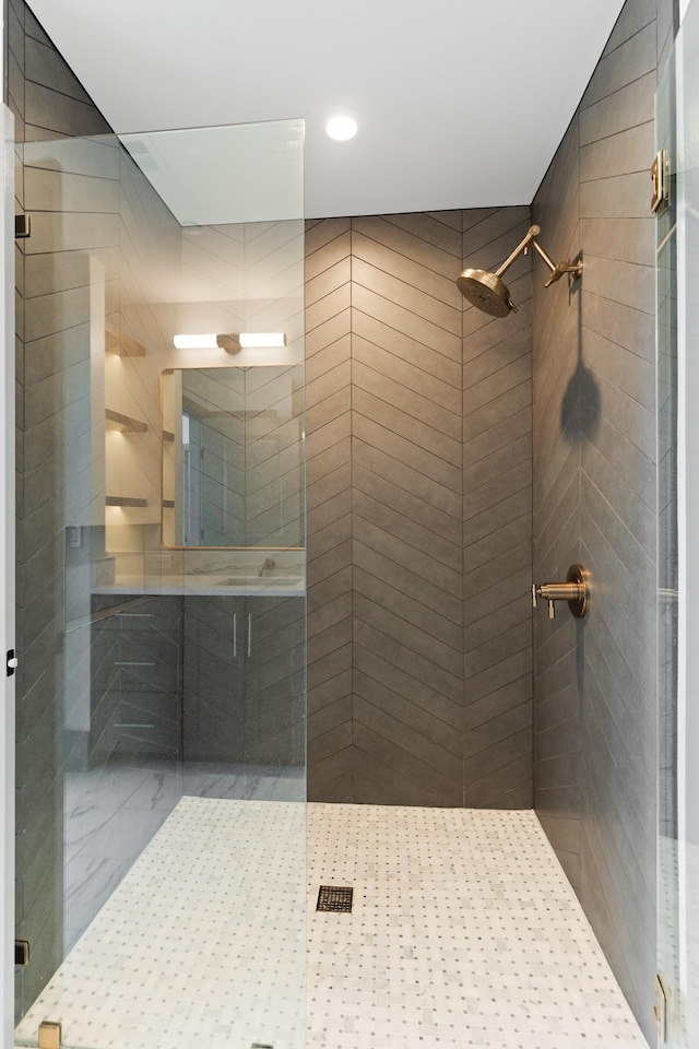 full bathroom with recessed lighting and tiled shower