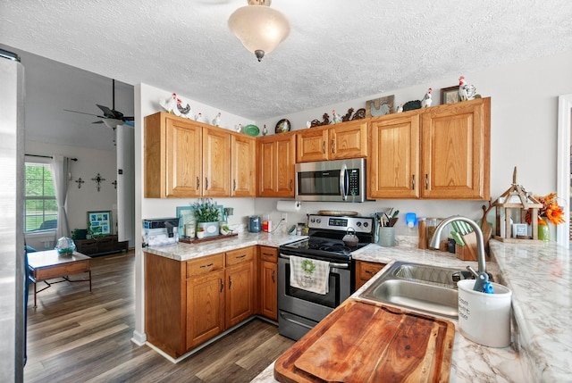 204 Commanche Dr, Hohenwald, TN 38462 - kitchen featuring a sink, a textured ceiling, and appliances with stainless steel finishes