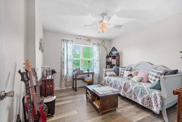 204 Commanche Dr, Hohenwald, TN 38462 - bedroom featuring a ceiling fan, a textured ceiling, and wood finished floors