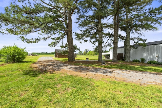 view of yard featuring a pole building and an outdoor structure