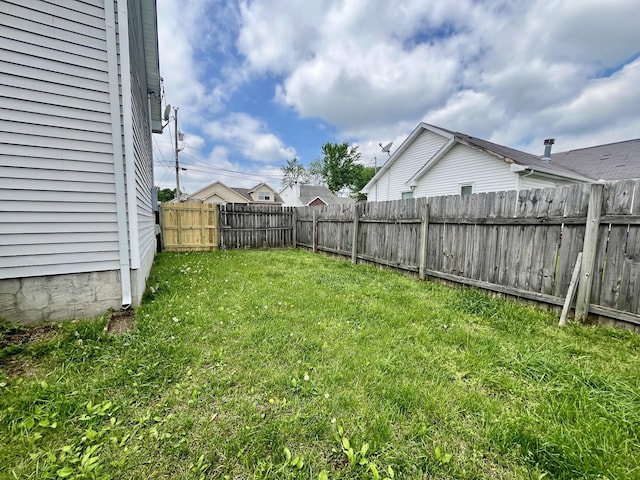 view of yard featuring a fenced backyard