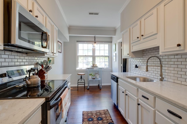 231 Westchase Dr, Nashville, TN 37205 - kitchen featuring dark wood-style floors, a sink, stainless steel appliances, visible vents, and ornamental molding