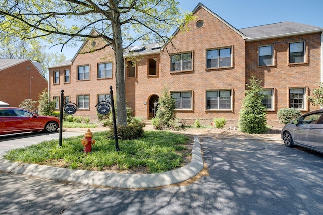 231 Westchase Dr, Nashville, TN 37205 - multi unit property with brick siding