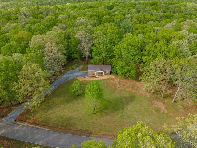 birds eye view of property featuring a wooded view