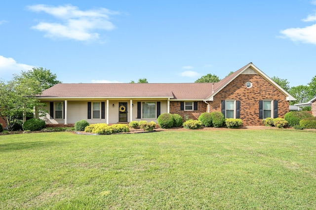 single story home featuring brick siding and a front yard