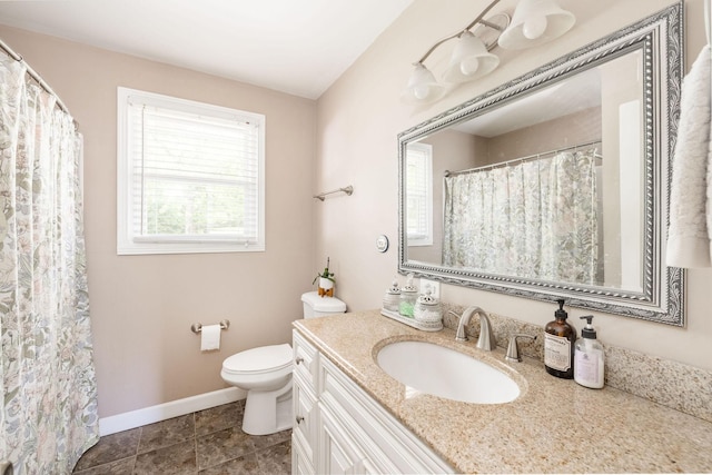 full bathroom with toilet, baseboards, a shower with shower curtain, and vanity