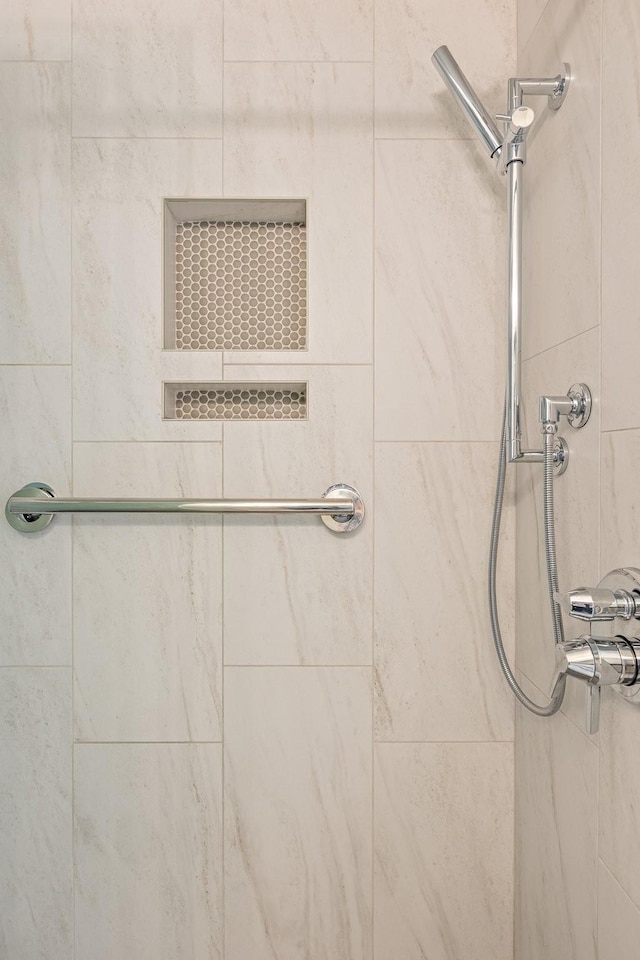 details with a tile shower