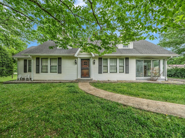 609 W Main St, Waverly, TN 37185 - single story home with roof with shingles and a front yard