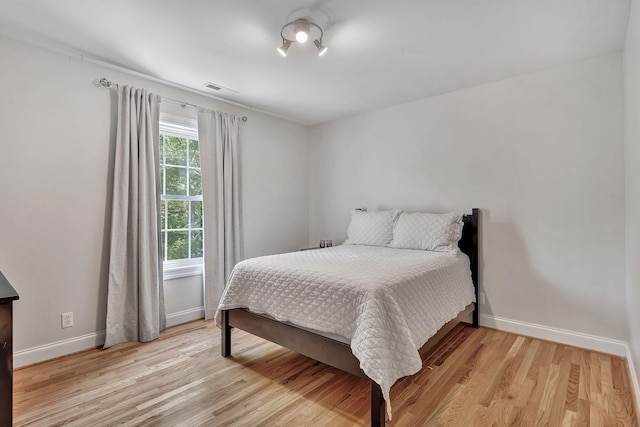 1012 Carrs Creek Blvd, Greenbrier, TN 37073 - bedroom featuring baseboards, light wood finished floors, and visible vents