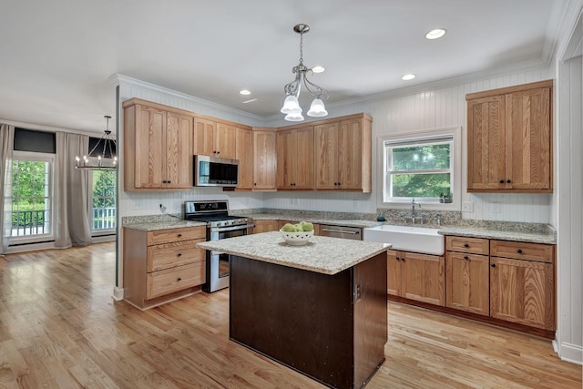 1012 Carrs Creek Blvd, Greenbrier, TN 37073 - kitchen with a center island, a sink, an inviting chandelier, ornamental molding, and stainless steel appliances