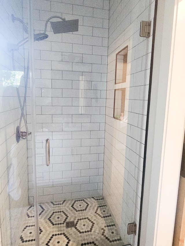 full bathroom featuring a stall shower