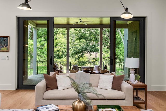 6120 Bresslyn Rd, Nashville, TN 37205 - living area with ceiling fan and light wood-style floors