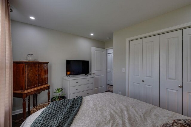 111 Thacker Dr, Portland, TN 37148 - bedroom featuring a closet, recessed lighting, and baseboards