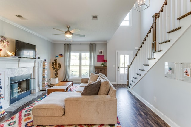 living room featuring ceiling fan, visible vents, dark wood-style floors, and baseboards
