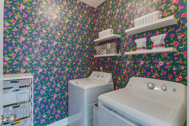 laundry area with laundry area, wallpapered walls, and independent washer and dryer