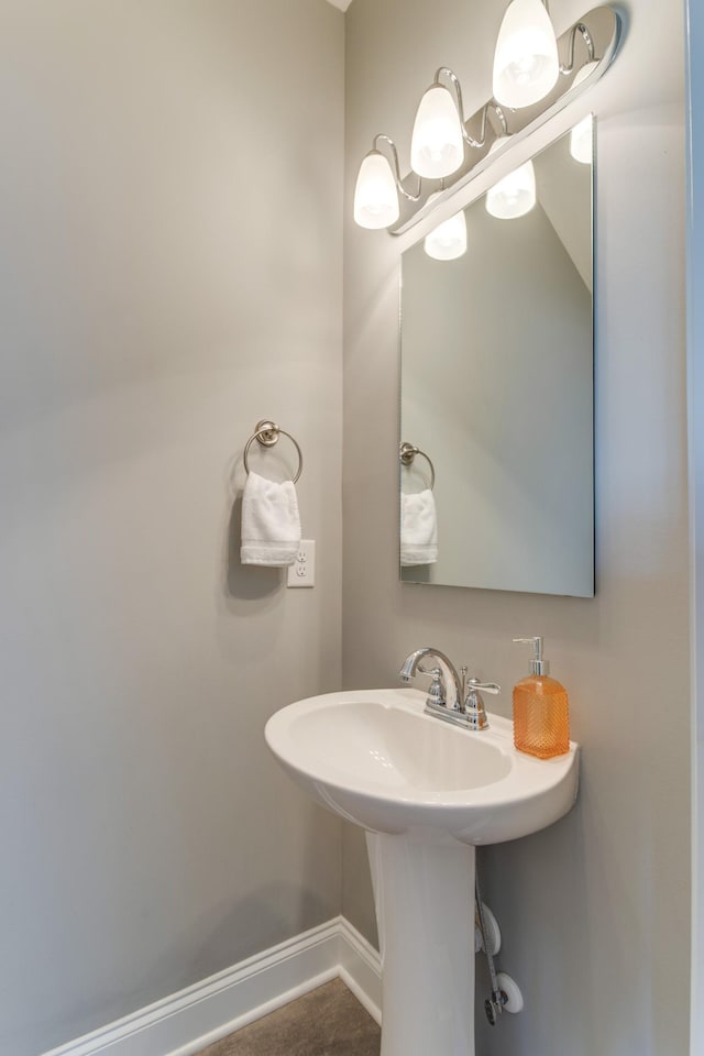 bathroom with baseboards