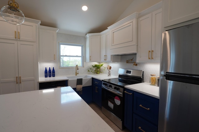 kitchen featuring white cabinets, stainless steel appliances, tasteful backsplash, a sink, and blue cabinetry