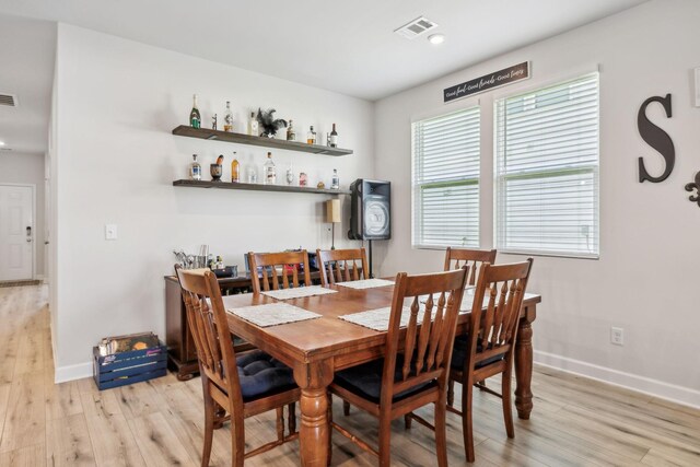 4326 Bomeadows Dr, Murfreesboro, TN 37128 - dining area with recessed lighting, baseboards, light wood-type flooring, visible vents, and a bar