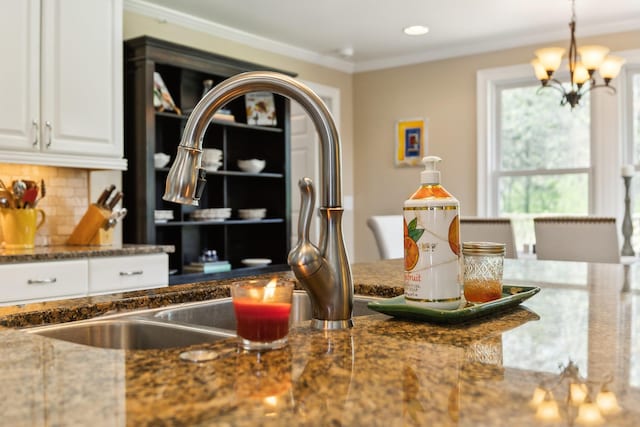 921 Cooks Rd, Mount Juliet, TN 37122 - room details with dark stone counters, white cabinetry, a sink, backsplash, and a notable chandelier