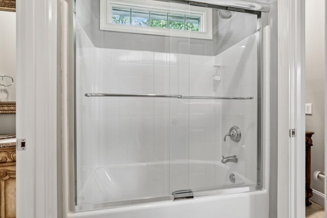 full bathroom with enclosed tub / shower combo