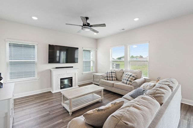 living area with baseboards, ceiling fan, recessed lighting, and wood finished floors