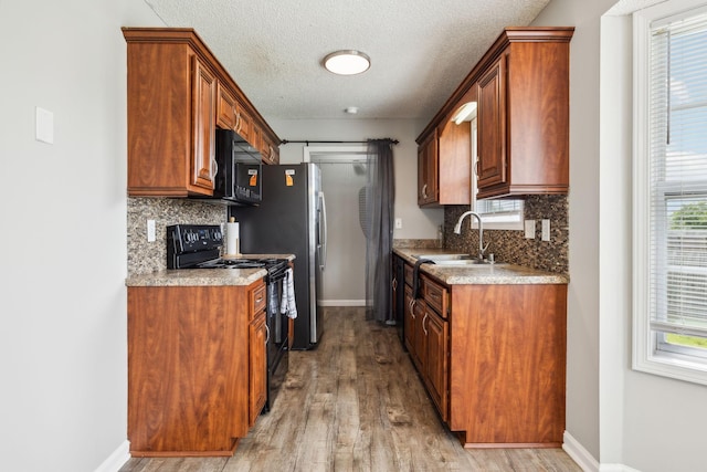 817 Stableford Rd, Oak Grove, KY 42262 - kitchen featuring backsplash, a sink, black appliances, and light wood-type flooring