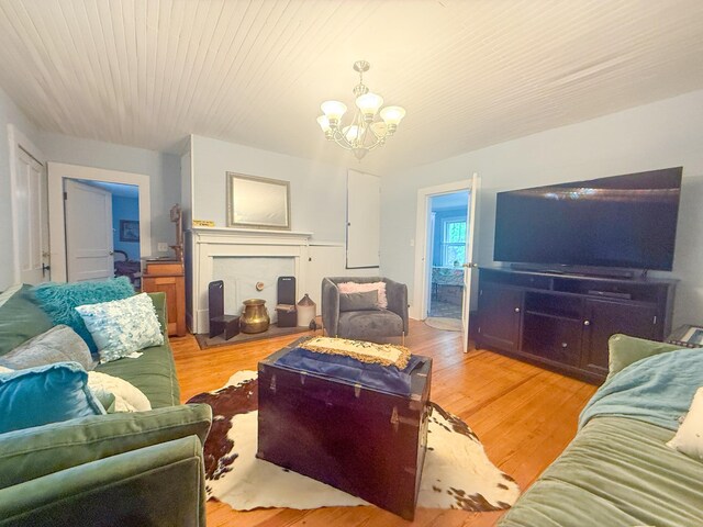 living area featuring light wood-style floors and a chandelier