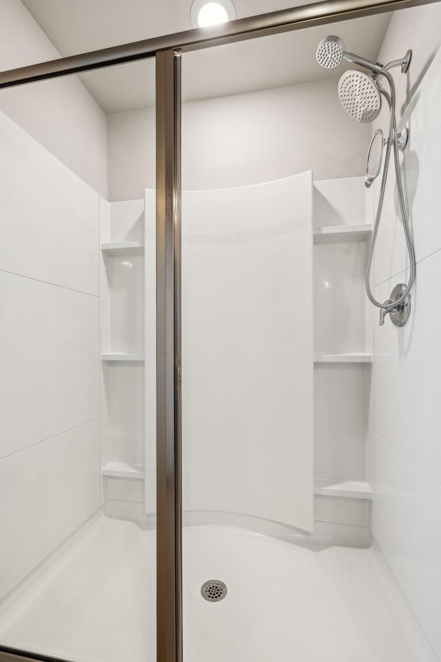 1010 Baltusrol Ln, Lebanon, TN 37087 - bathroom with a shower stall