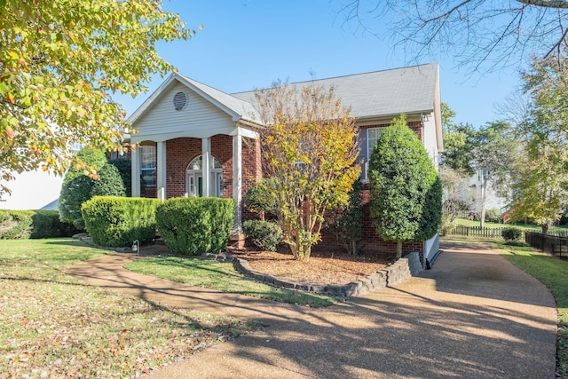 2510 Port Kembla Dr, Mount Juliet, TN 37122 - view of front facade with fence and driveway