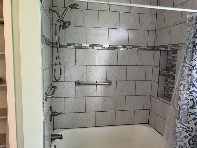 bathroom featuring shower / bath combo