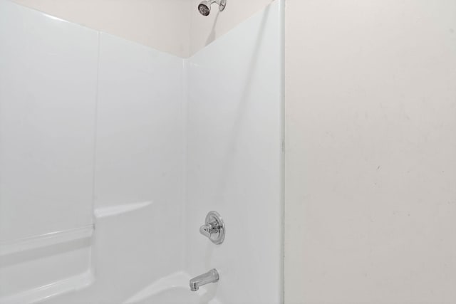 room details with shower / tub combination