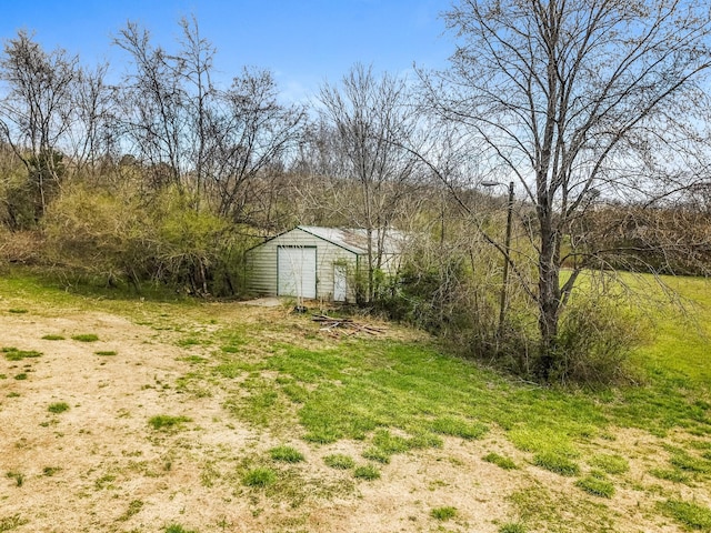 5506 Lickton Pike, Goodlettsville, TN 37072 - view of yard with a detached garage and an outbuilding