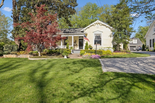 view of front facade with covered porch and a front yard