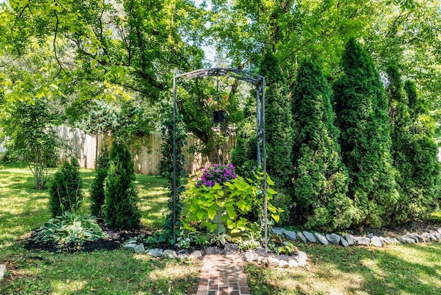 view of yard featuring fence