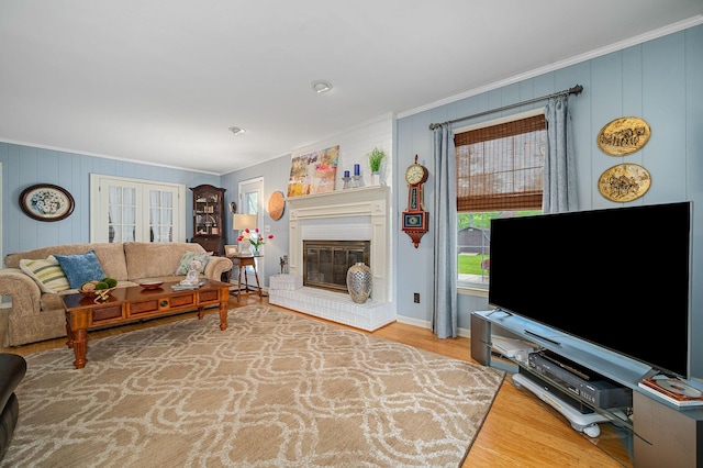 533 Mckaig Rd, Murfreesboro, TN 37127 - living area with baseboards, ornamental molding, a fireplace, and wood finished floors