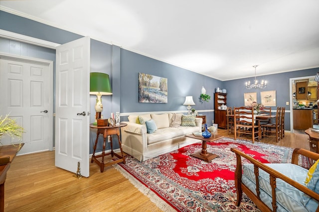 533 Mckaig Rd, Murfreesboro, TN 37127 - living area featuring an inviting chandelier, crown molding, and wood finished floors