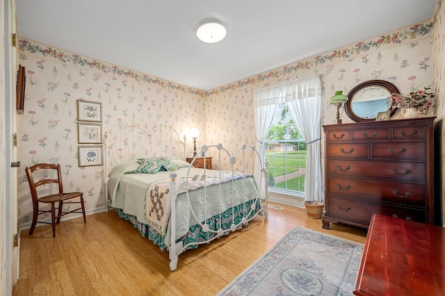 533 Mckaig Rd, Murfreesboro, TN 37127 - bedroom featuring wallpapered walls, baseboards, and light wood-type flooring