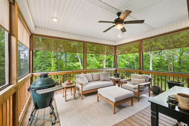 sunroom featuring a ceiling fan and outdoor lounge area