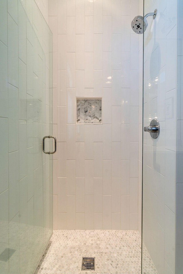 1106 Sigler St, Nashville, TN 37203 - full bathroom with visible vents and a shower stall