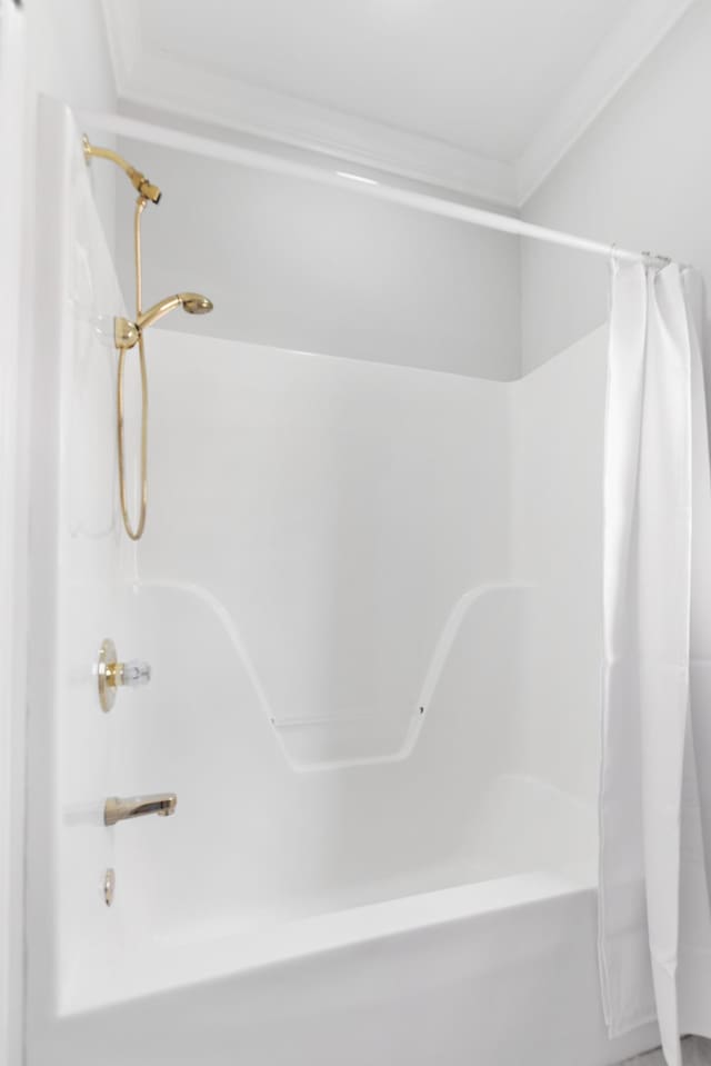 bathroom with shower / tub combo