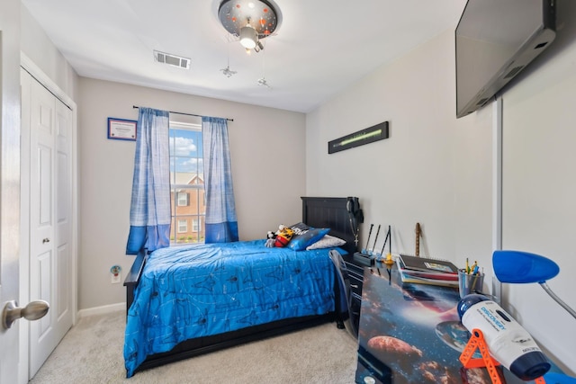 bedroom with baseboards, carpet flooring, and visible vents