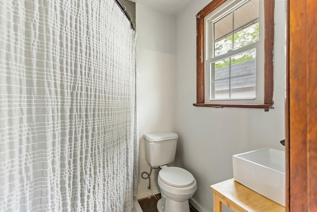702 1st Ave, Mount Pleasant, TN 38474 - bathroom featuring baseboards, vanity, toilet, and a shower with curtain